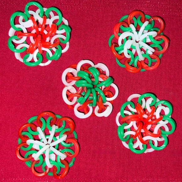 Chinese Jacks: Five (5) Vintage XL Flower Charm Style Jax in Red/Green/White - Picture 4 of 4